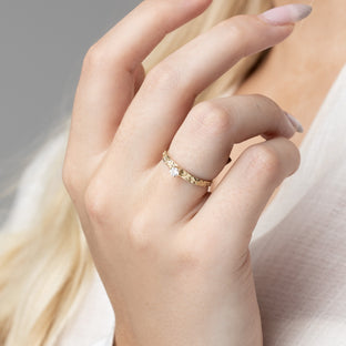 Women's diamond ring