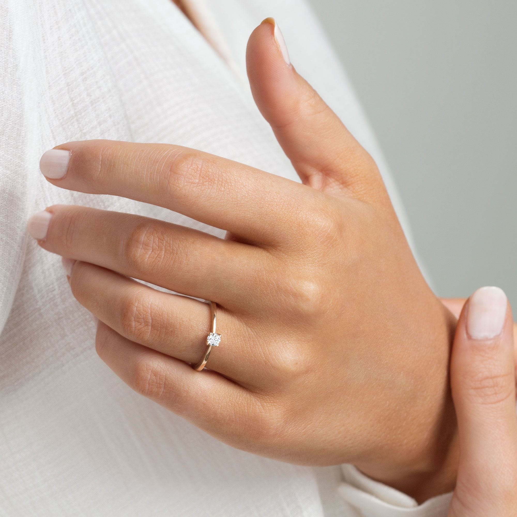 Women's diamond ring