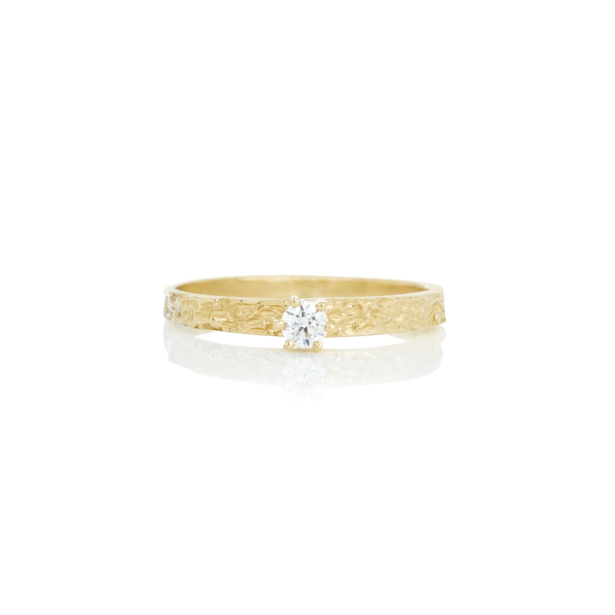 Women's diamond ring