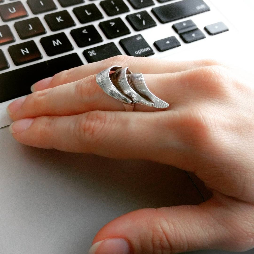 Ring Cawan SWAN ring – AURUM by Guðbjörg